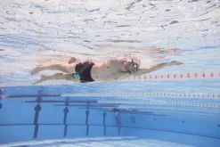 MAILLOT DE BAIN HOMME BOXER 500 FIT NOIR DASH GRIS -Aquasport Soldes maillot de bain homme boxer 500 fit noir dash gris 4